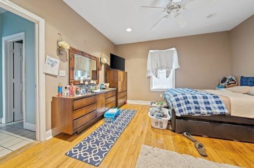 2 Town Hill St, Quincy MA 02169-6417 exterior