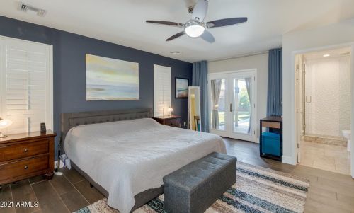 725 Country Gables Dr, Phoenix AZ 85053-4528 exterior