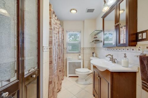 205 Fairway Ave, Belleville NJ 07109-1401 exterior