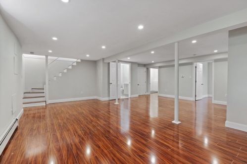 31 Jersey St, Dedham MA  02026-4942 exterior