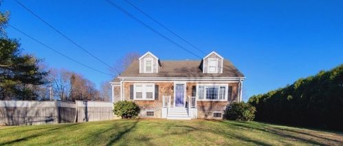 1844 Phillips Rd, New Bedford, MA 02745-2107