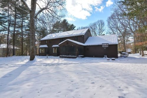 11 Robin Rd, Norfolk MA 02056-1731 exterior