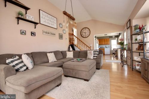 300 Columbus Dr, West Deptford, NJ 08051-1232