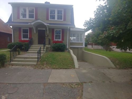 128 Shawnee Ter, Louisville KY  40212-2743 exterior