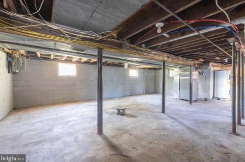 1022 Penn Line Rd, West Deptford NJ 08066-1075 exterior