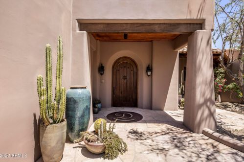 2020 Bethany Home Rd, Phoenix AZ 85014-2434 exterior