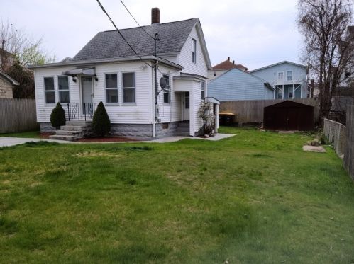 61 Hall St, Fall River MA 02724-2642 exterior