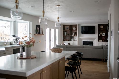 8967 Cobble Canyon Ln, Sandy UT 84093-3813 exterior