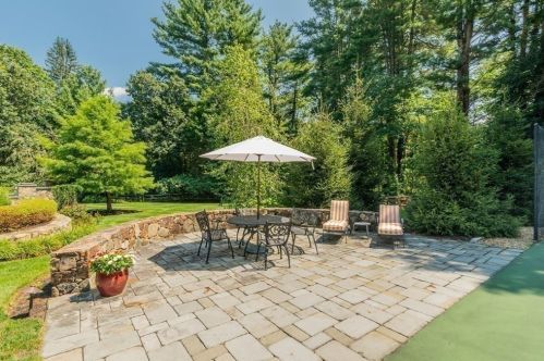 15 Mansion Dr, Topsfield MA 01983-1109 exterior