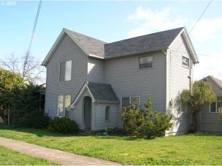 906 Hembree St, Mcminnville, OR 97128-3837