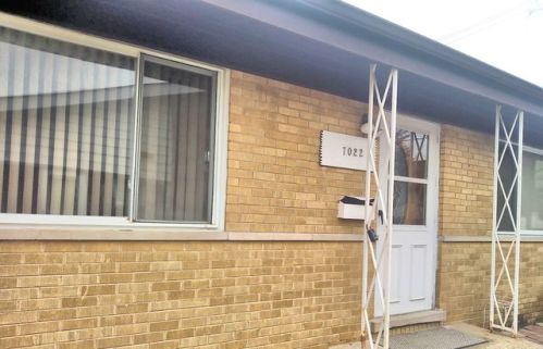7022 Carol Ave, Niles, IL 60714-2124
