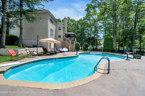 21 Tuscany Dr, Jackson Twp NJ 08527-3168 exterior