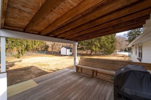 53 Standish Ave, Plymouth MA 02360-4165 exterior