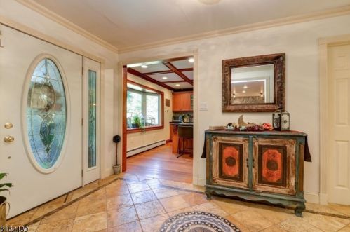 547 Stonetown Rd, Skyline Lakes, NJ 07456-1323