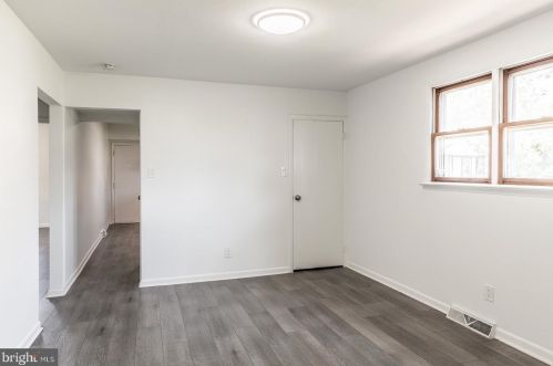 449 Broad St, West Deptford NJ 08096-1055 exterior