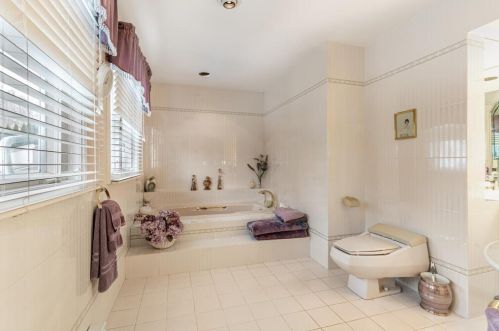 6 Amanola Ave, Worcester MA 01604 exterior