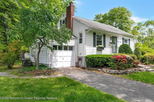 43 Sunnycrest Dr, Little Silver, NJ 07739-1126