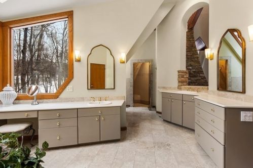 44 Sears Rd, Southborough MA 01772-1101 exterior