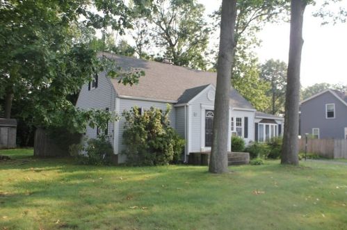57 Woodside Dr, Agawam, MA 01001-2334