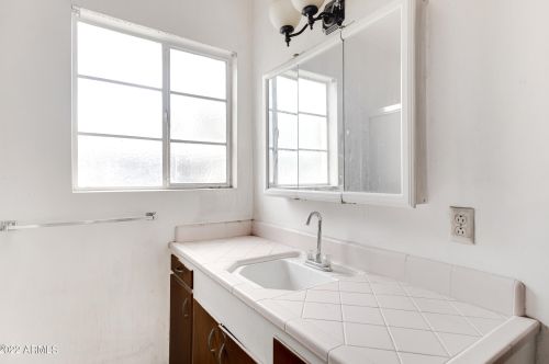 4122 Edgemont Ave, Phoenix AZ 85035-1715 exterior