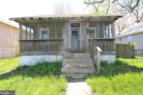 39 Stuart St, West Deptford, NJ 08096-3236