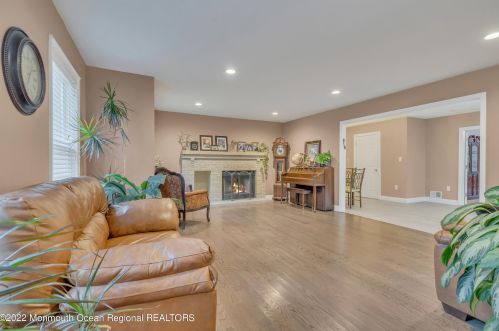 6 Pitney Ln, Jackson Twp NJ 08527-2933 exterior