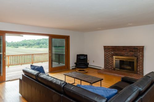 155 Great Nck Rd, Wareham MA 02571-2426 exterior