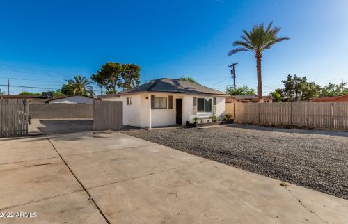 3131 Cypress St, Phoenix, AZ 85008-2825