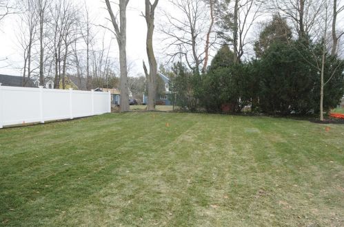 123 Pickering St, Needham MA 02492-3125 exterior