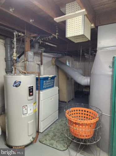 325 Billings Ave, West Deptford NJ 08066-1157 exterior