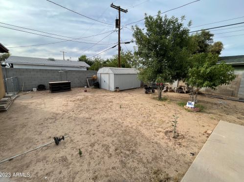 6408 Clarendon Ave, Phoenix AZ 85031-3142 exterior