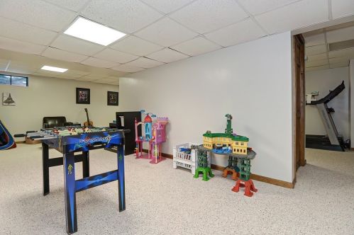 11 Robin Rd, Norfolk MA 02056-1731 exterior