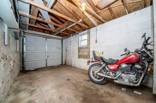 10 Choate St, Fall River MA 02723-2004 exterior