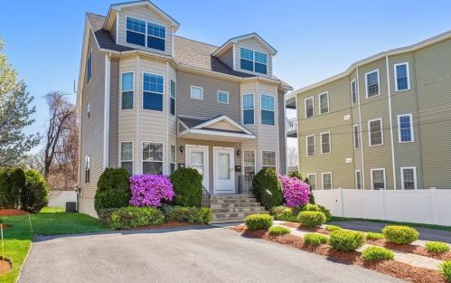 34 Pearl St, Everett, MA 02149-1106