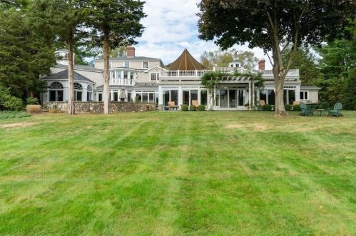 61 Brg St, Hingham MA 02061-2333 exterior