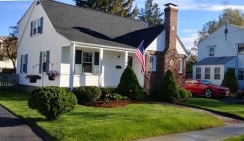 18 Hartford Rd, Worcester, MA 01606-1512