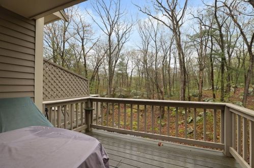 22 Cara Dr, Weymouth MA 02188-3800 exterior