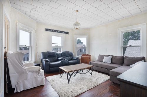 214 Cambridge St, Fall River MA 02721-2665 exterior