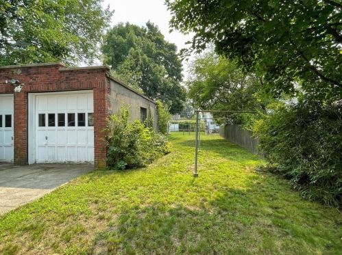 323 Nevada St, Newton MA 02460-1466 exterior