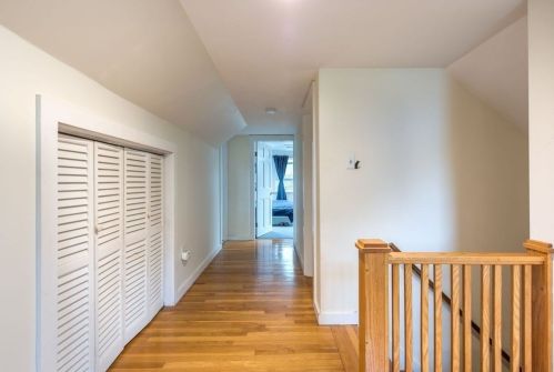 185 Pelham Rd, Amherst MA 01002-9777 exterior