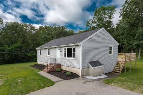 1364 Cohannet St, Taunton MA  02780-7136 exterior