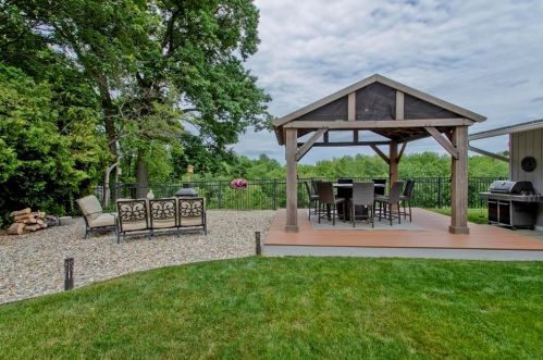 95 Llewellyn Dr, Montgomery MA 01085-2513 exterior