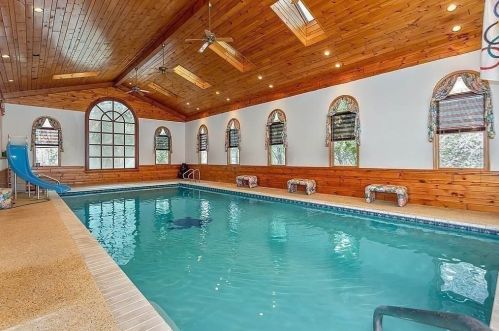 90 Countryside Ln, Milton MA 02186-4435 exterior