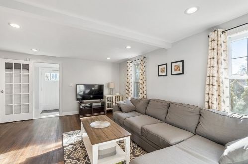 6 Idalla Rd, Worcester MA 01606-1043 exterior