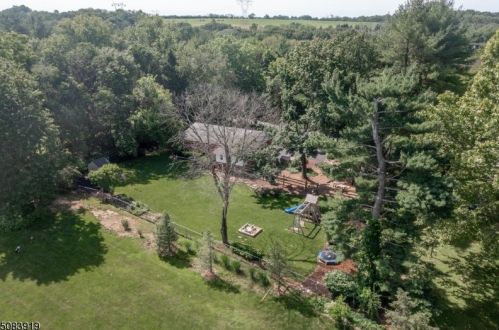 9 Fawn Ridge Dr, Milford, NJ 08848-1918