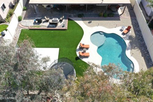 902 Claremont St, Phoenix AZ  85013-1360 exterior