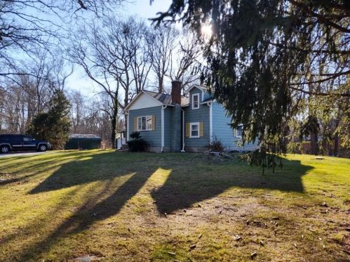 789 Ledge Rd, Seekonk MA  02771-3004 exterior