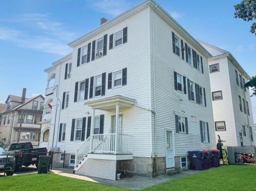 39 Sagamore St, New Bedford, MA 02740-1129