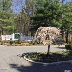 55 Lakeview Dr, Manorville, NY 11949-2856