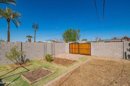 1724 Clarendon Ave, Phoenix AZ 85033-4121 exterior